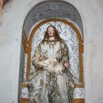 statua madonna vestita