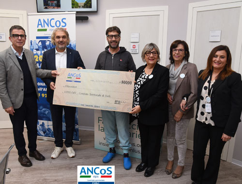 consegna assegno 800 euro associazione loto odv