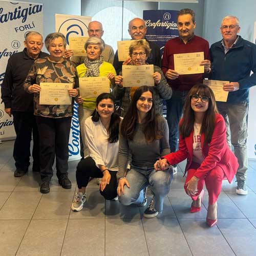 Corso sugli smartphone per gli over 60 concluso a Forlì