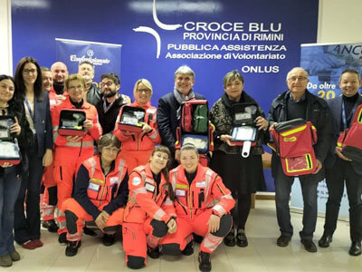 donazione di defibrillatori e altri dispositivi medici a Rimini con Ancos e la Croce Blu