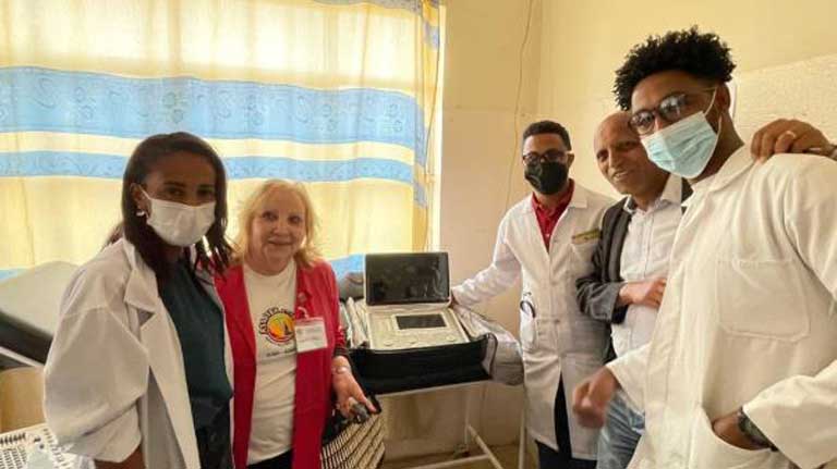 ecografo donato alla clinica ginecologica in eritrea grazie ad ancos