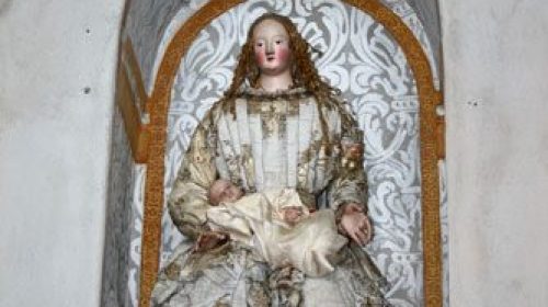 statua madonna vestita