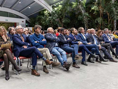 platea oltre il traguardo